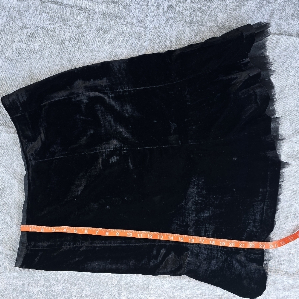 Vintage Victor Costa Occasion Black Velvet Skirt. - Picture 3 of 6